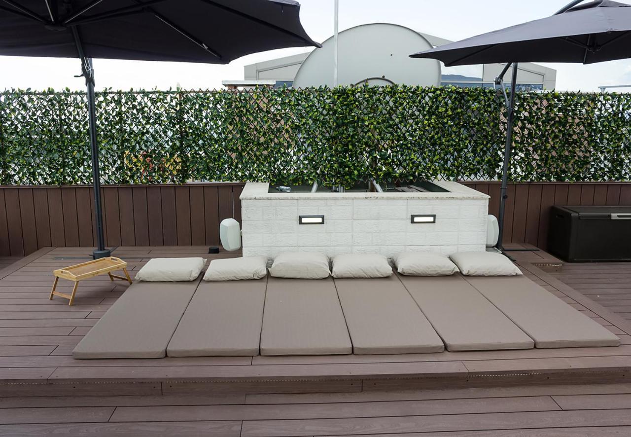 Under The Stars - Lux Penthouse With Pool And Terrace By Flat Mаnager Apartment Saints Constantine and Helena ภายนอก รูปภาพ